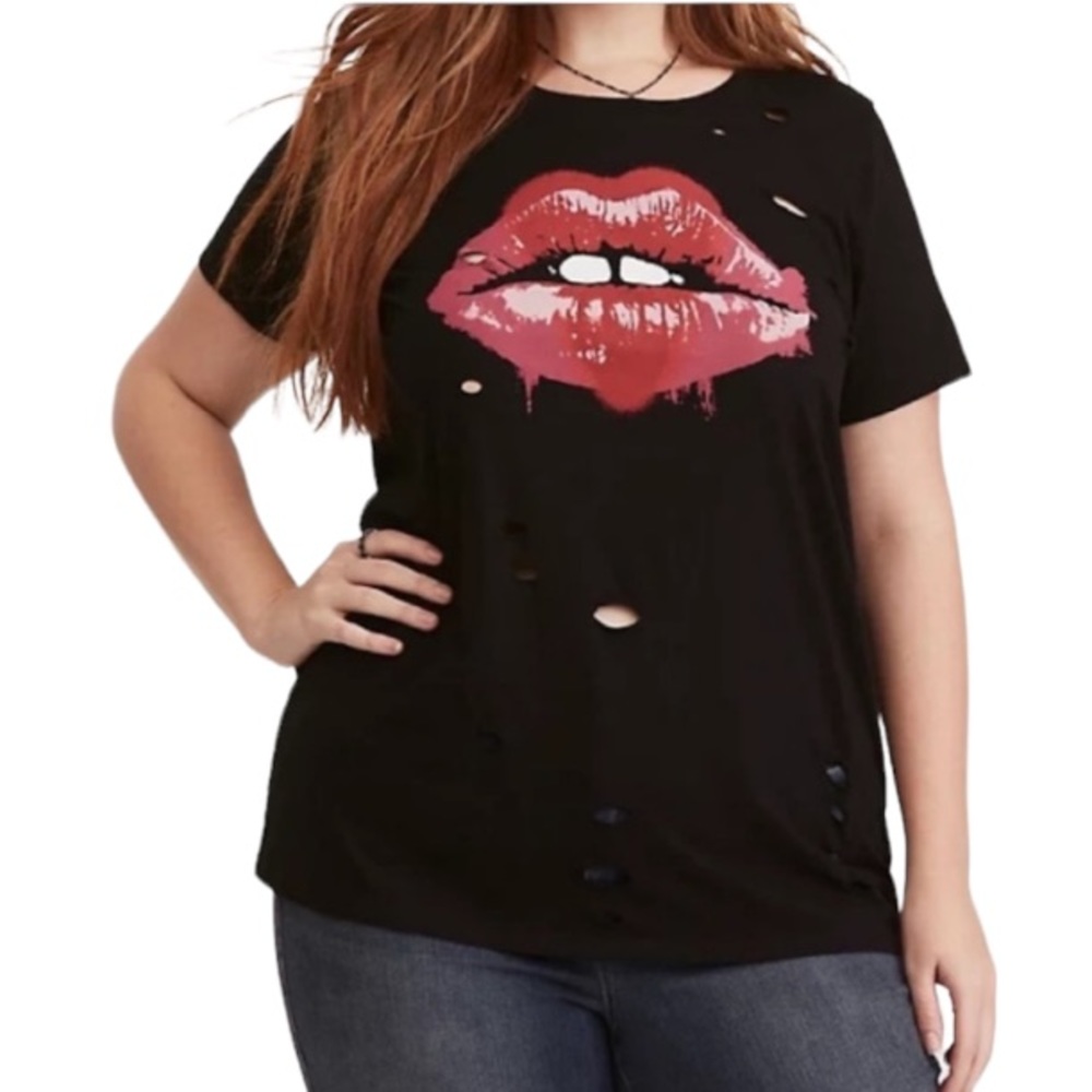 Torrid NWOT Distressed Lips Graphic Crew Neck Tee